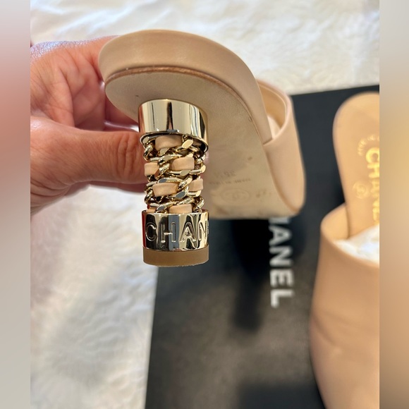 CHANEL INTERLOCKING CC LOGO MULES Sz 35.5 - Picture 5 of 8